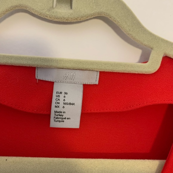 Red H&M bell sleeve blouse. Super on-trend sleeves - Picture 4 of 4